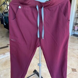 FIGS Women’s Zamora Jogger Scrub pants Medium Petite in Burgundy